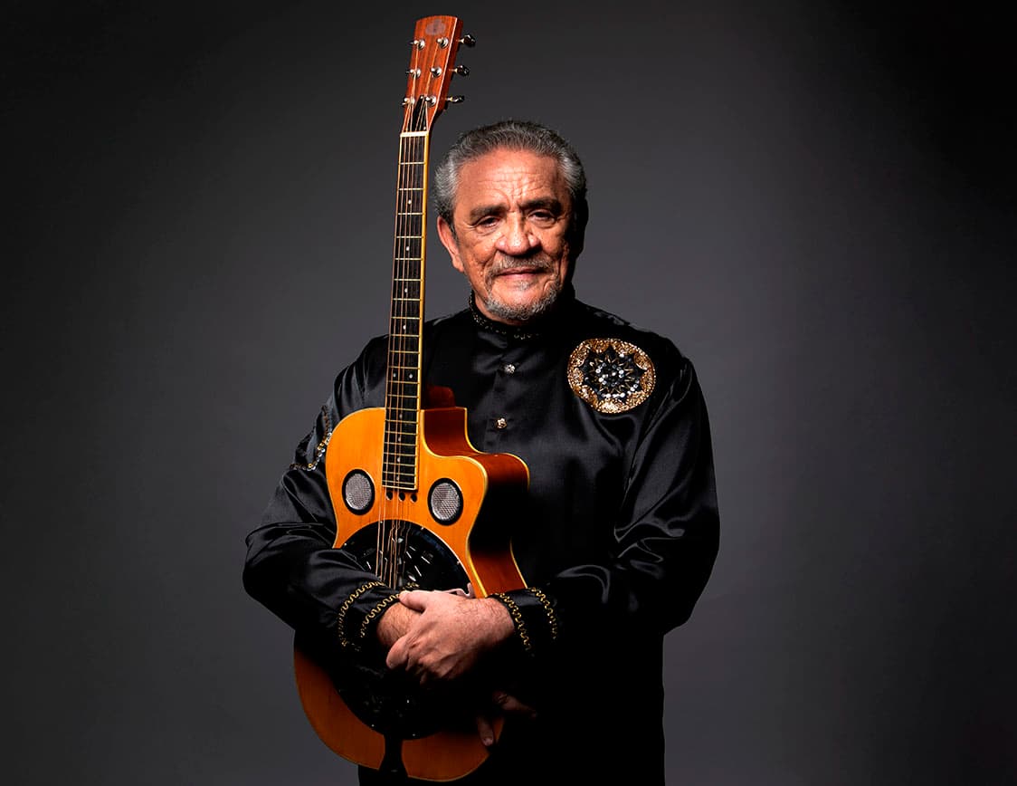 Zé Ramalho se apresentando